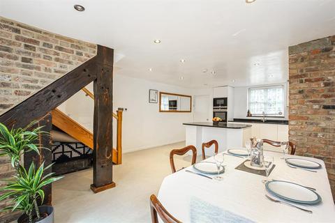 3 Sutherland Square, London, SE17 3EQ