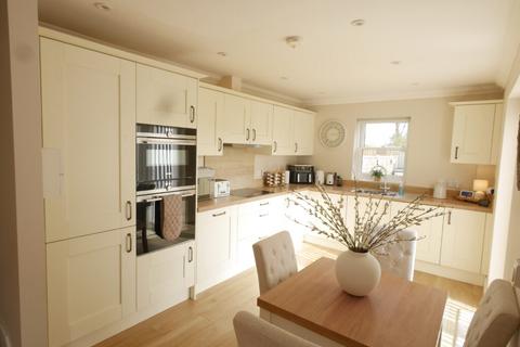 3 bedroom semi-detached house to rent, HIGH STREET, KELVEDON, ESSEX