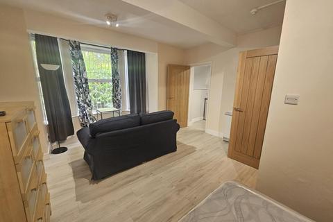 1 bedroom house to rent, Moorland Road, Leeds