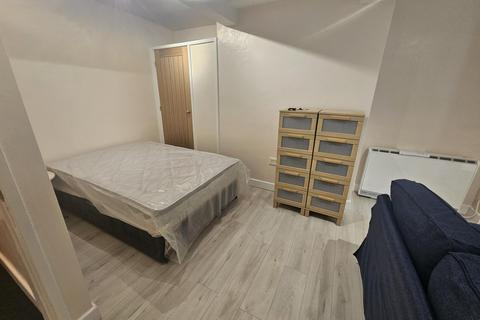 1 bedroom house to rent, Moorland Road, Leeds