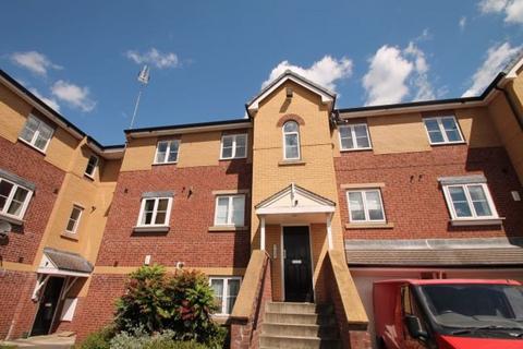 3 bedroom house to rent, Cherry Court, Leeds