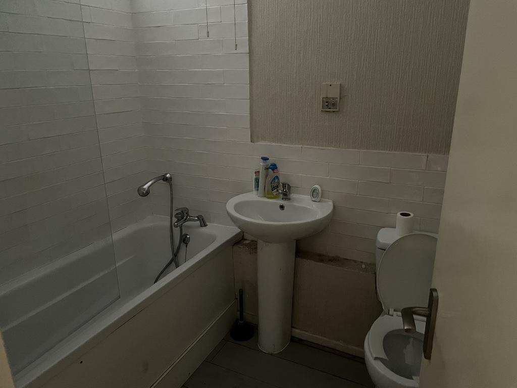 7 hodgehill court bathroom