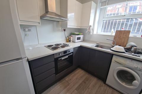 1 bedroom house to rent, Moorland Road, Leeds