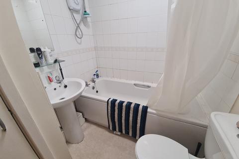 1 bedroom house to rent, Moorland Road, Leeds