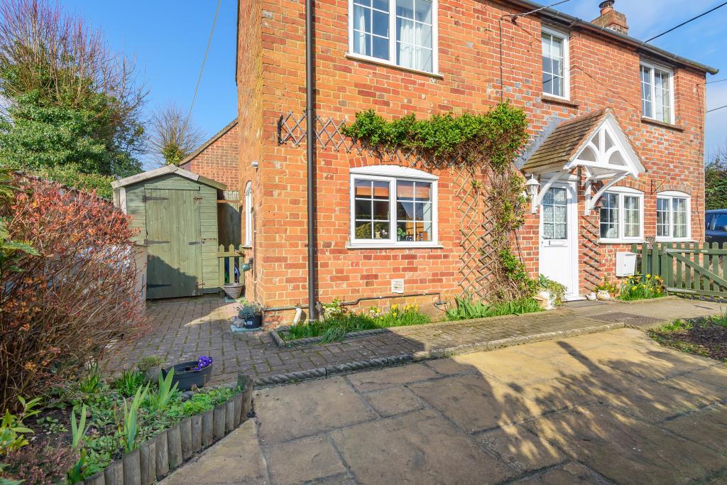 Cold Ash, Berkshire, RG18 2 bed cottage £350,000