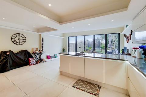 31 Courthope Villas, London, SW19 4EH