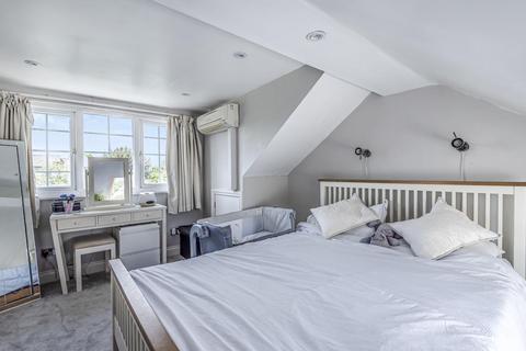 14 Maple Leaf Square, London, SE16 6SB