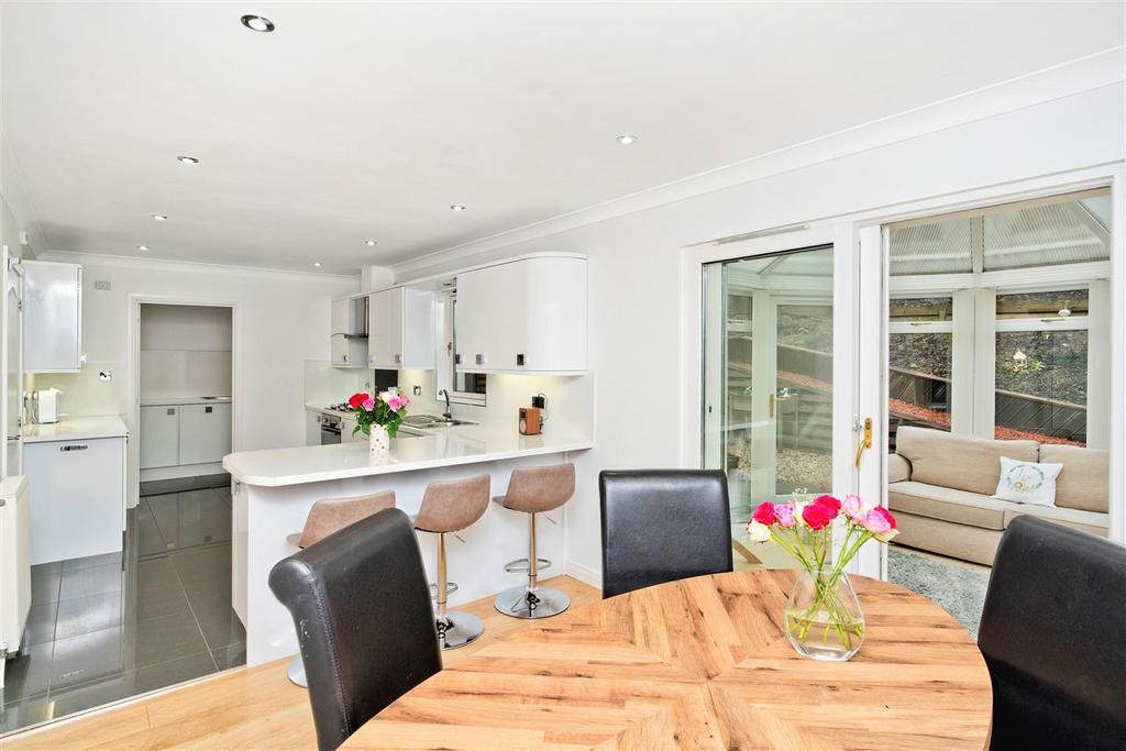 Chapmans Brae, Bathgate 4 bed house £299,000