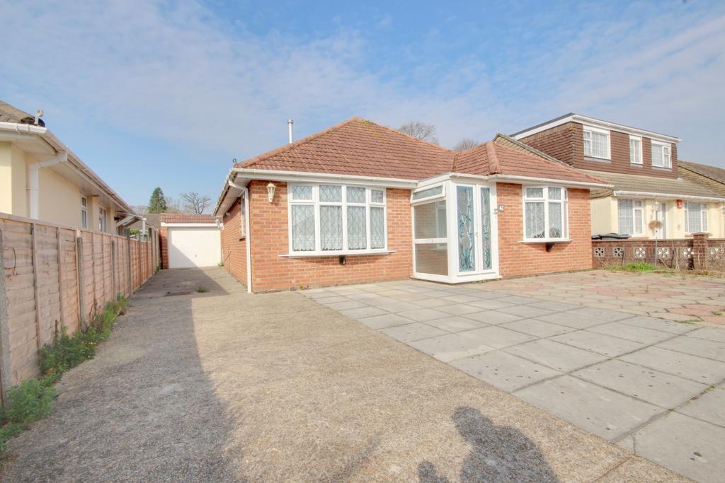 SANDYFIELD CRESCENT, WATERLOOVILLE 3 bed detached bungalow £375,000