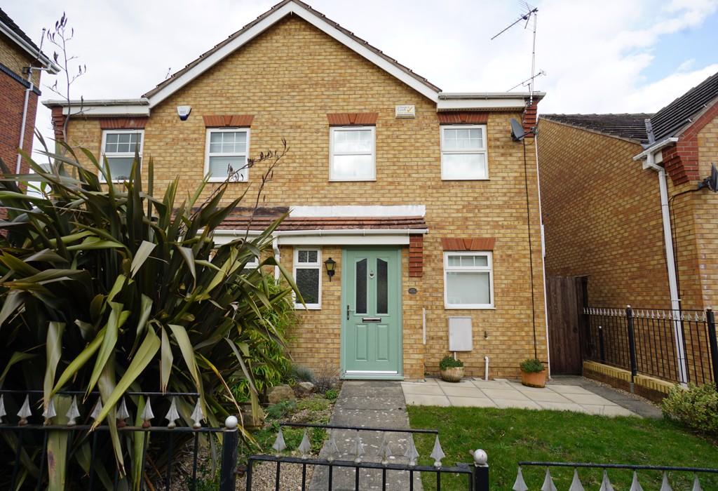Middlewood Drive East, Wadsley Park... 3 bed semidetached house £850