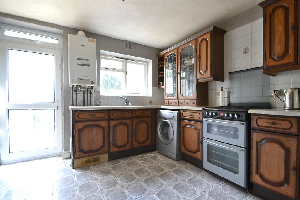 Launcelot Road, Bromley, Kent, BR1 3 bed terraced house £1,450 pcm (£335 pw)