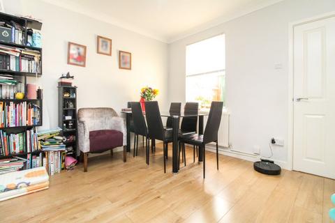 3 bedroom end of terrace house to rent, Maitland Street, Bedford