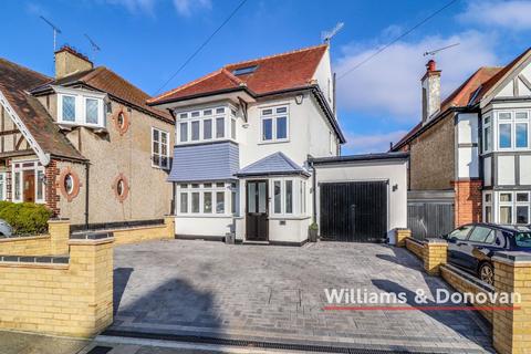3 bedroom detached house for sale - Medway Crescent, Leigh-on-Sea