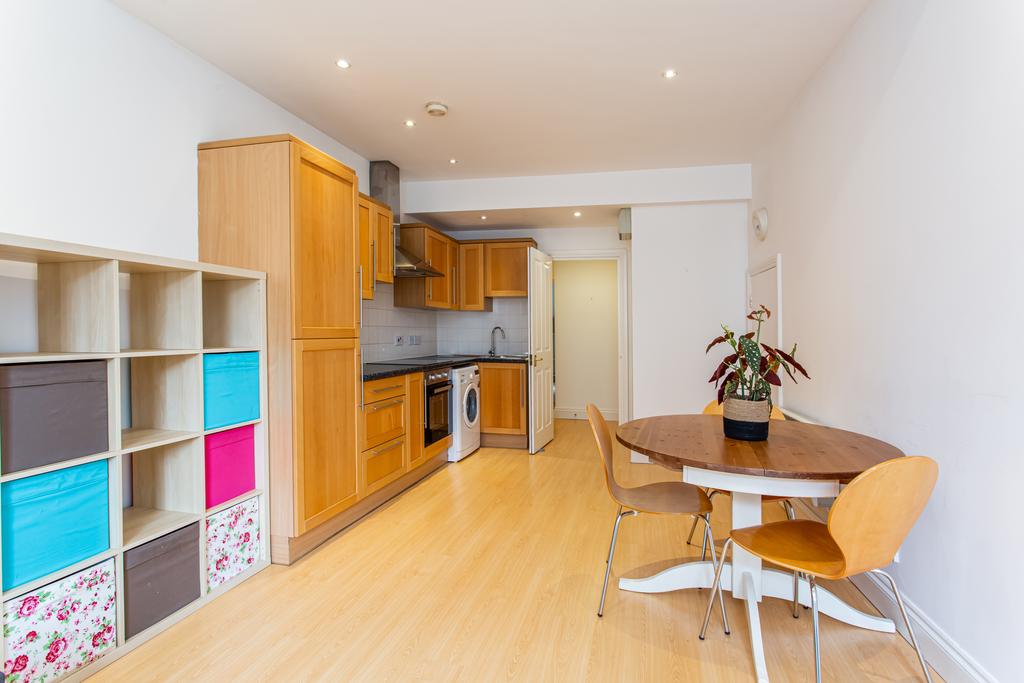 Kitchen/Dining Area