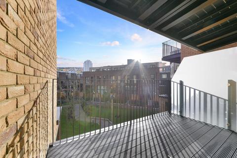 2 bedroom apartment to rent, Masthead House, Royal Wharf, London, E16