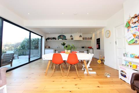 12 Park Avenue, Carshalton, SM5 3ES