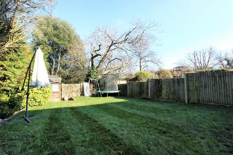 12 Park Avenue, Carshalton, SM5 3ES