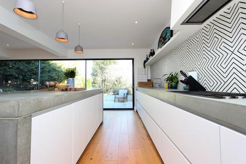 12 Park Avenue, Carshalton, SM5 3ES