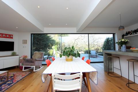 12 Park Avenue, Carshalton, SM5 3ES