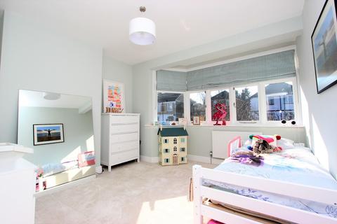 12 Park Avenue, Carshalton, SM5 3ES