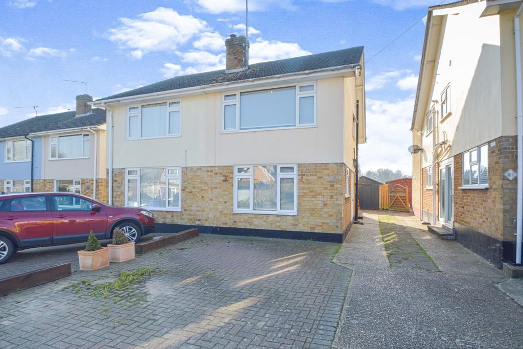 Armond Road, Witham, CM8 2HB 2 bed semidetached house £325,000