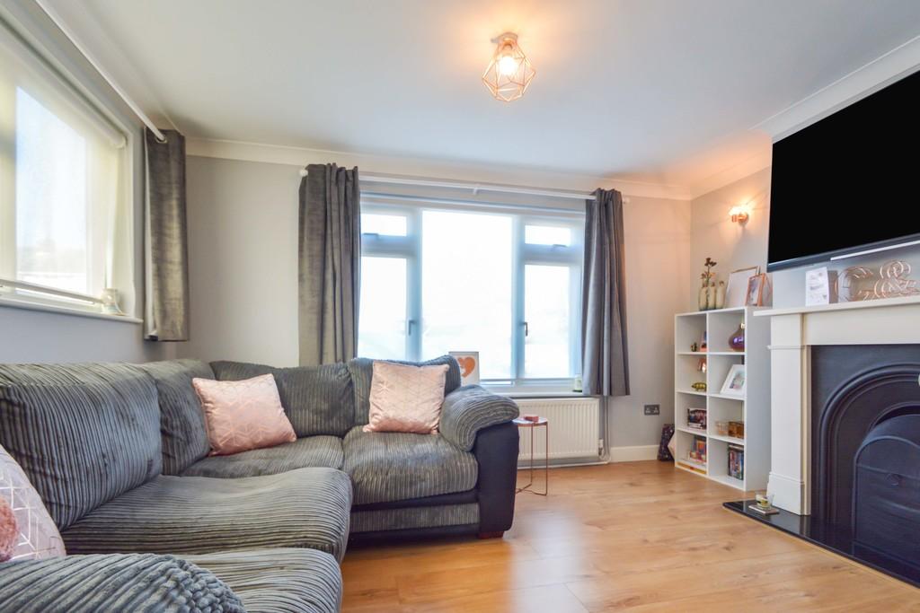 Armond Road, Witham, CM8 2HB 2 bed semidetached house £325,000