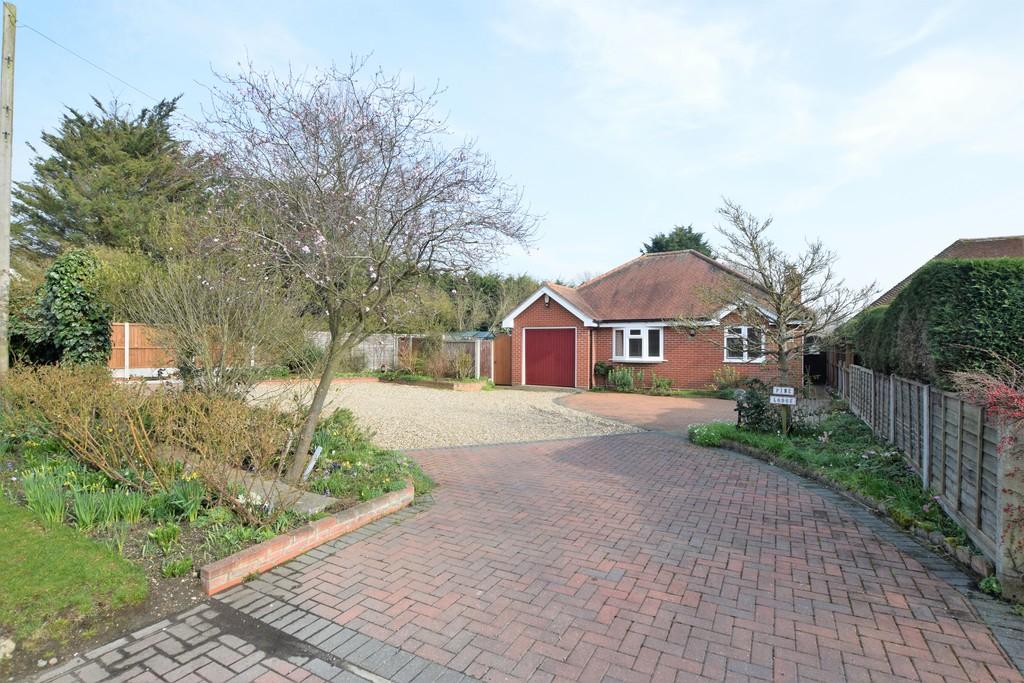 Wick Road, Langham, Colchester, CO4 5PF 3 bed detached bungalow for