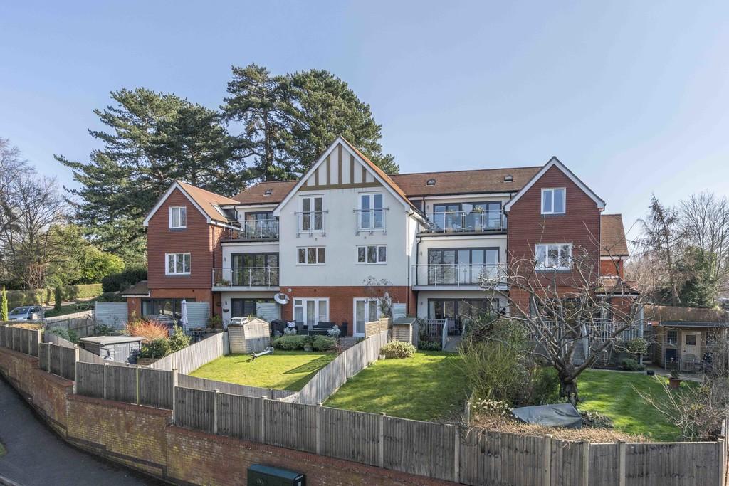 Mulberry Heights, Dorking 2 bed apartment £550,000