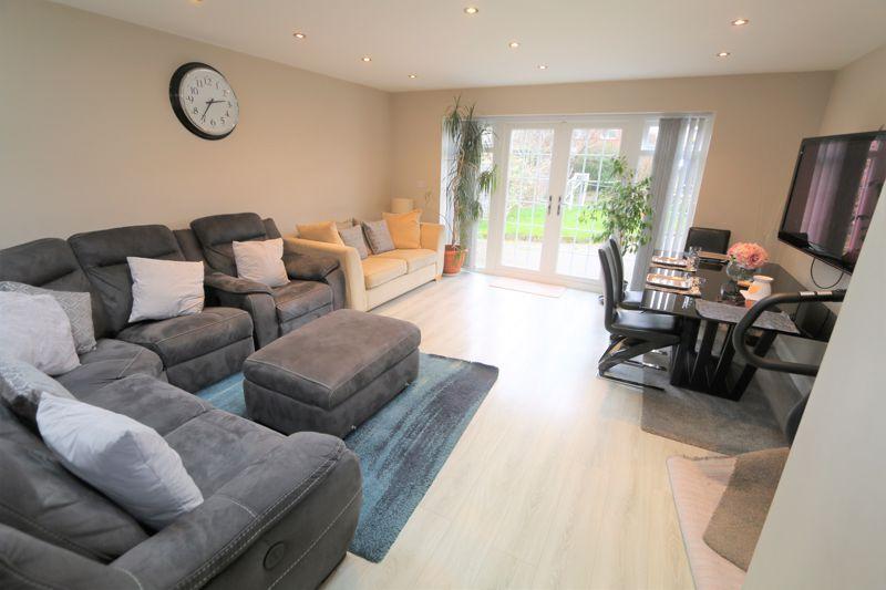 Beaconview Road, West Bromwich, B71 3LU 3 bed semidetached house £
