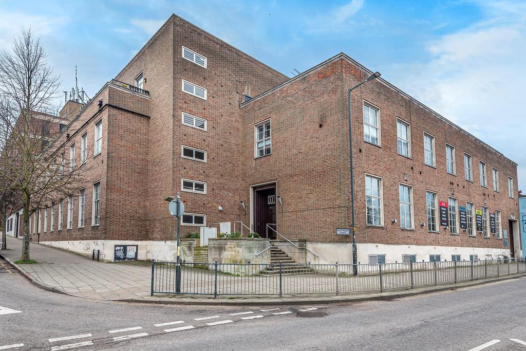 Queen Street, Hitchin, SG4 2 bed apartment £300,000