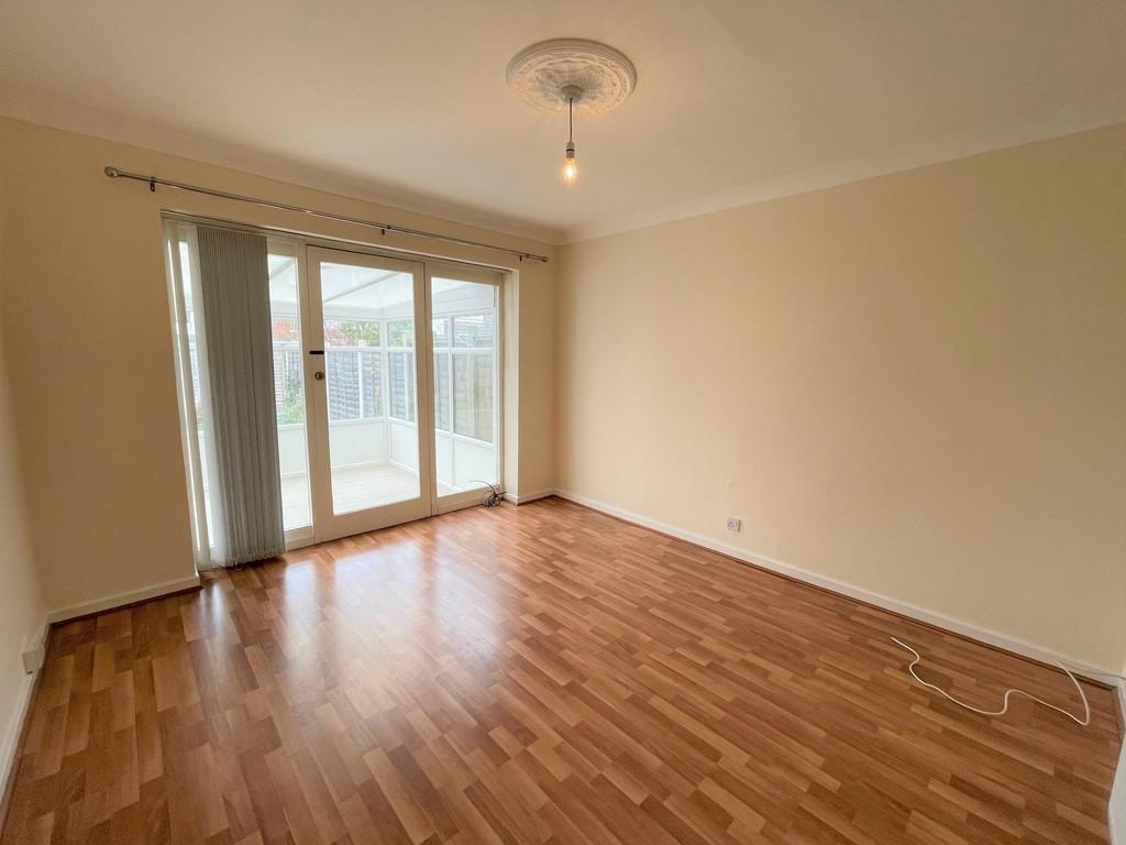 Milestone Drive, Hagley 3 bed semidetached house £995 pcm (£230 pw)