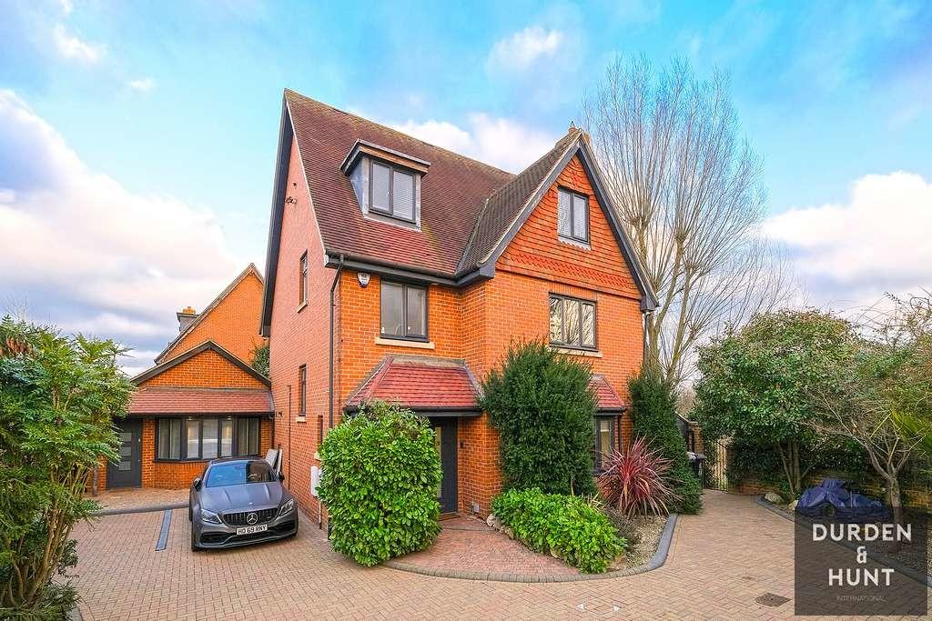 Deer Park Way, Waltham Abbey, EN9 6 bed detached house £950,000