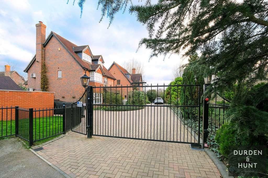 Deer Park Way, Waltham Abbey, EN9 6 bed detached house £950,000
