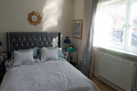 2 bedroom apartment for sale - Hidden Close, West Molesey
