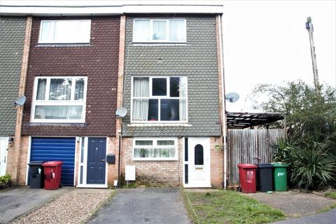 3 bedroom end of terrace house for sale - Layburn Crescent, Colnbrook, SL3