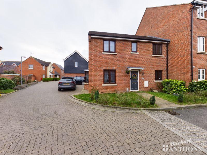 Clivedon Way, Aylesbury 3 bed semidetached house £425,000