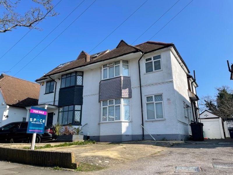 Much sought after location 3 double bedrooms in Warwick Avenue