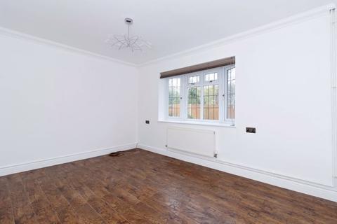 1 Cowdray Close, Goring By Sea, Worthing, BN12 4LQ