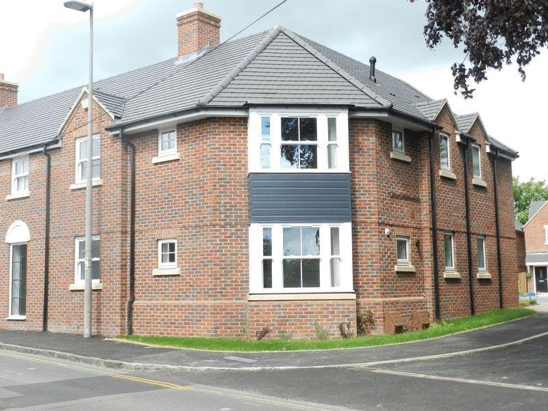 3 The Sidings, Station Road, Toddington 2 bed apartment £875 pcm (£