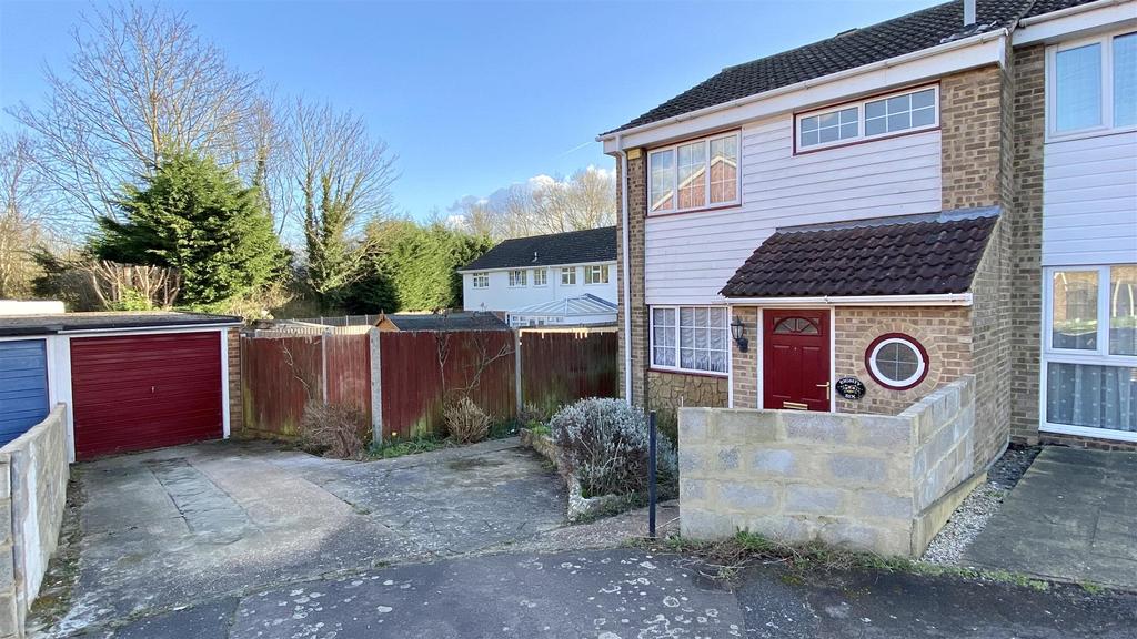 Simpson Road, Snodland 3 bed end of terrace house £290,000