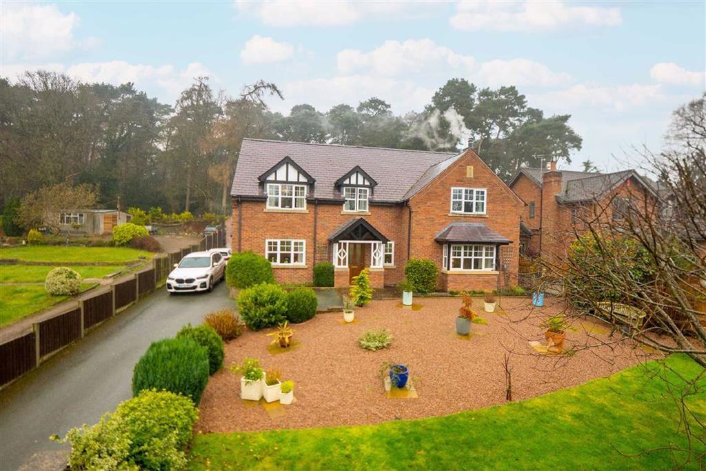 Knockin Heath, Oswestry, SY10 4 bed detached house £675,000