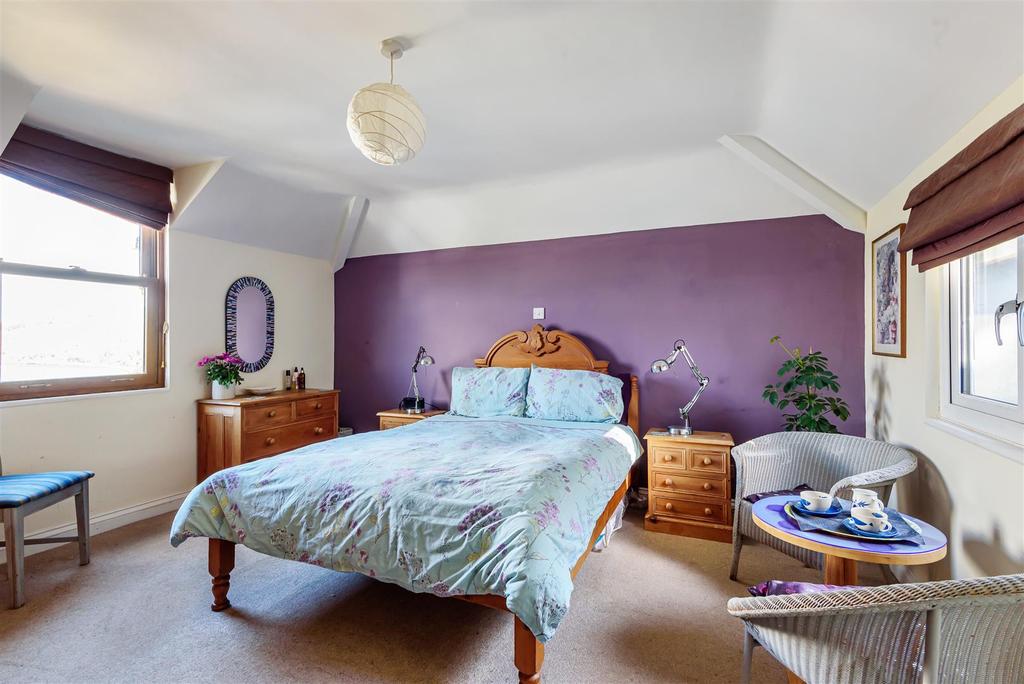 Bedroom 1.jpg