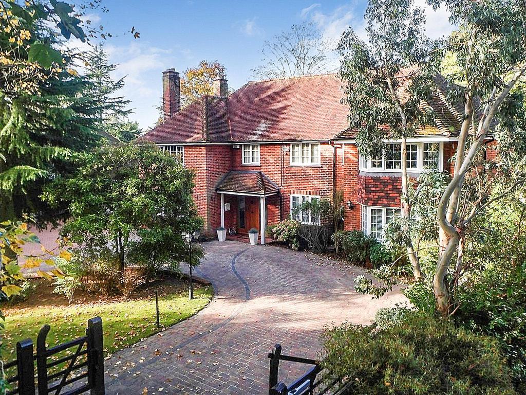 Hyde Lane, Danbury 5 bed detached house £1,800,000