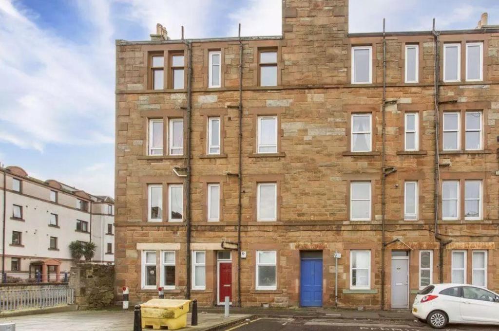 GIBSON TERRACE, EDINBURGH, EH11 1AS 2 bed flat £995 pcm (£230 pw)