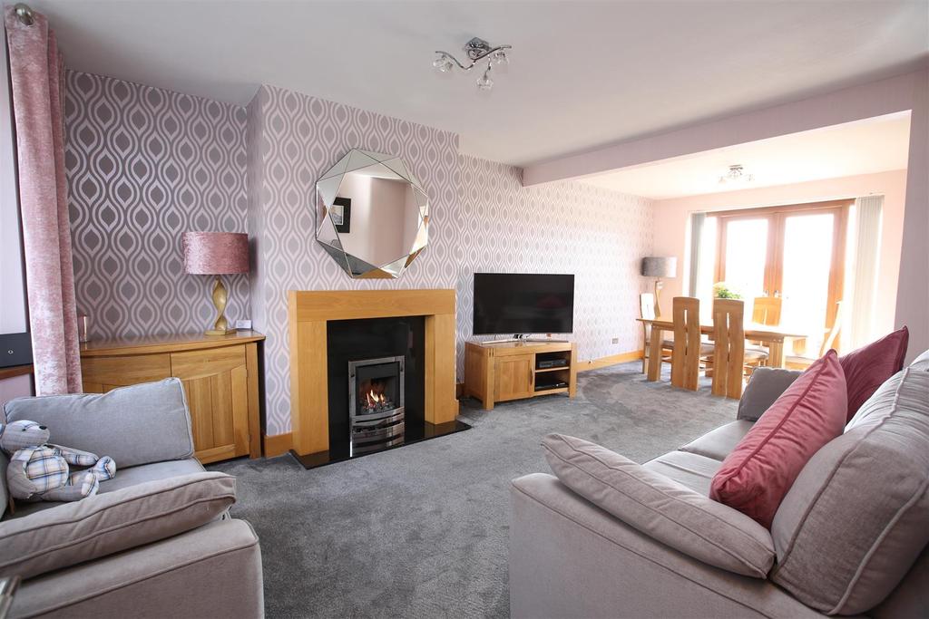 Alan Avenue, Failsworth, Manchester 3 bed semidetached house £297,500