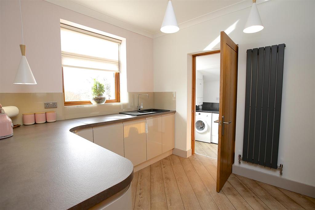 Alan Avenue, Failsworth, Manchester 3 bed semidetached house £297,500