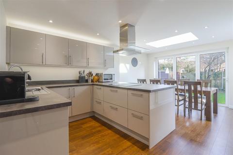 7 Ivybridge, Broxbourne, EN10 7LH