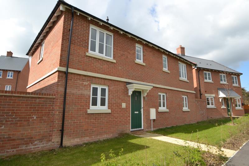 Picket Twenty Way, Andover... 2 bed flat £895 pcm (£207 pw)