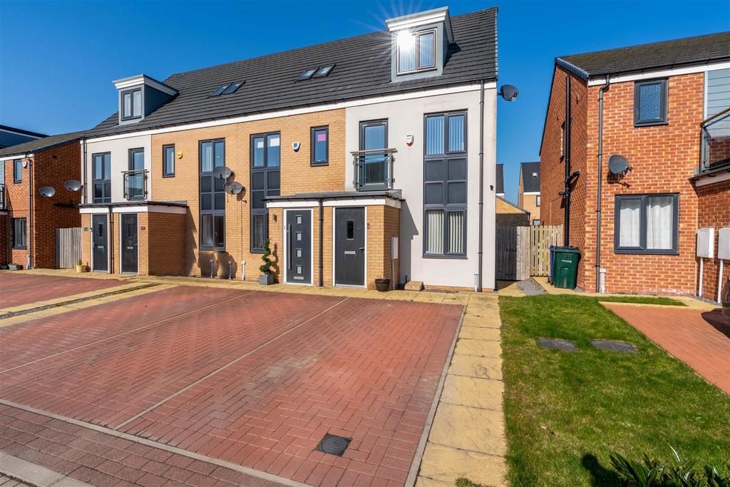 Greville Gardens, Great Park... 3 bed townhouse £190,000