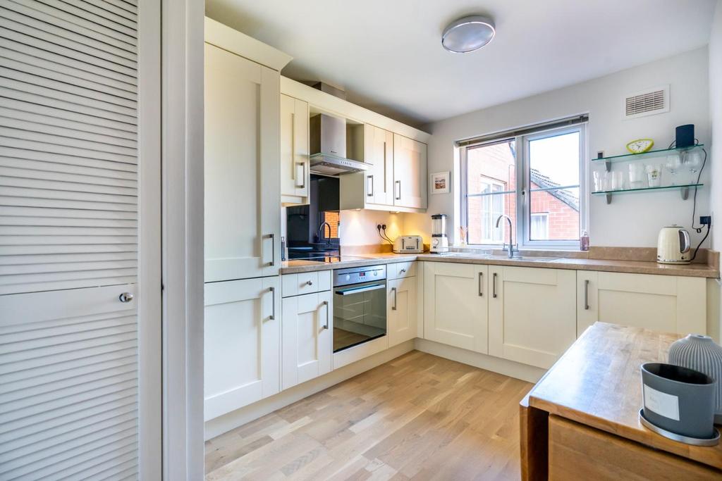 Burton Court, Burton Stone Lane, York 2 bed apartment £250,000